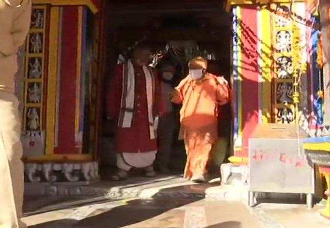 CM Yogi ने बद्रीनाथ धाम में पूजा-अर्चना की