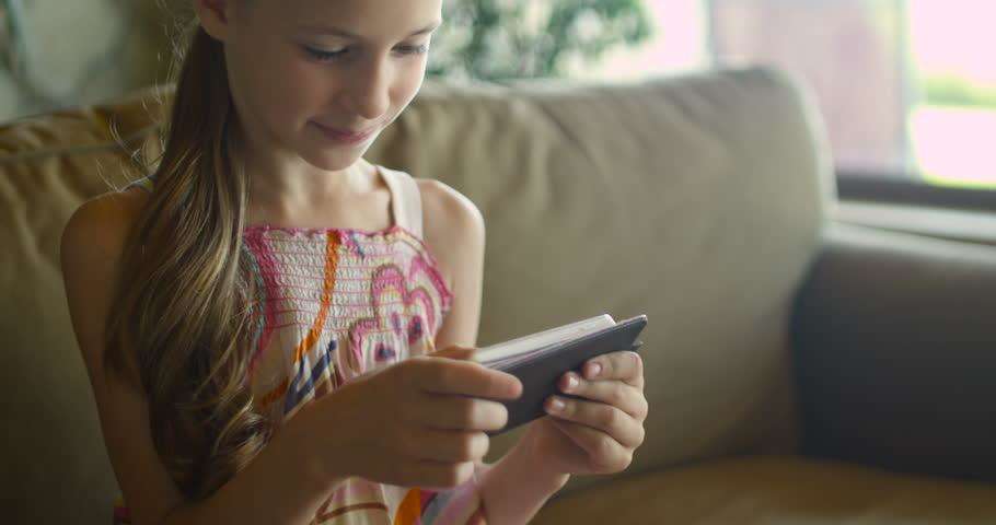 शोध के आया सामने, स्मार्टफोन पर गेम खेलने वालों में 47 फीसदी महिलाएं
