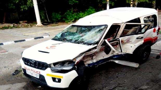 दिल्ली पुलिस की गाड़ी से टकराई कार, हेड कांस्टेबल की मौत