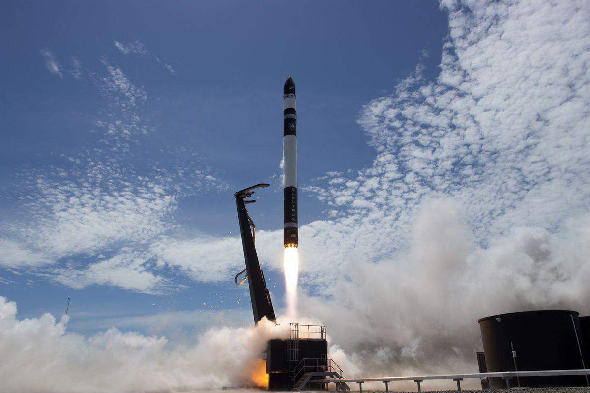 रॉकेट लैब छोटे उपग्रहों के लिए प्रक्षेपण प्रदान करती है।