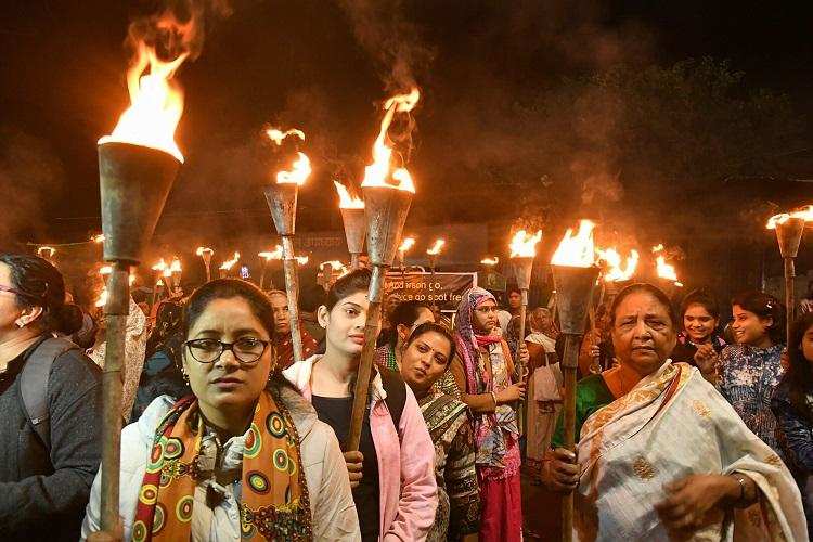 Bhopal gas accident की बरसी पर लोग सड़कों पर उतरे
