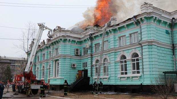 Russian Hospital: अस्पताल में आग लगने पर भी डॉक्टरों ने पूरा किया ऑपरेशन