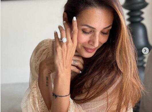 Malaika Arora: क्या मलाइका आरोड़ा ने अर्जुन कपूर से कर ली सगाई, फ्लॉन्ट की रिंग