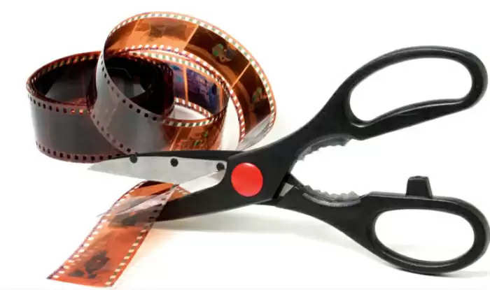 सेंसर बोर्ड ने फिर चलाई अपनी मनमानी, रवीना टंडन की फिल्म मातृ को सर्टिफिकेट देने से किया इनकार
