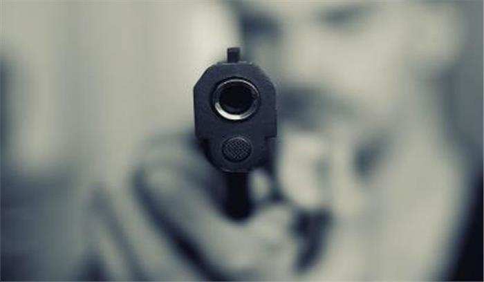 Srinagar भोजनालय के मालिक के बेटे को अज्ञात बंदूकधारियों ने गोली मारी
