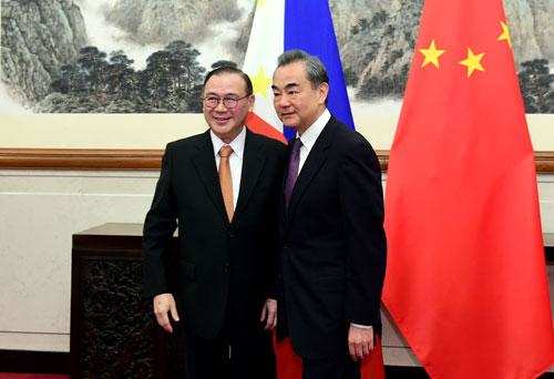 चीन और फिलीपींस के विदेश मंत्रियों के बीच समुद्र मसले पर वार्ता