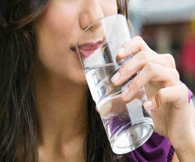 Health Tips: ज्यादा से ज्यादा पानी पिएं, साफ और स्वस्थ रहें
