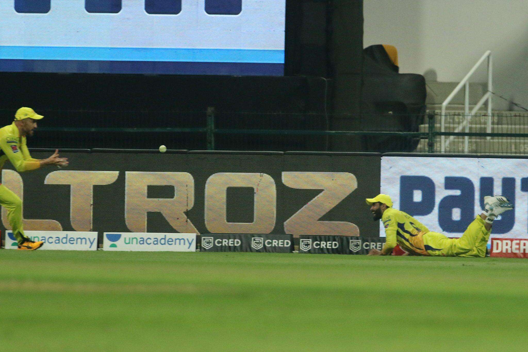 IPL 2020  KKR vs CSK : रविंद्र जडेजा ने हवा में उड़कर लपका शानदार कैच, देखें VIDEO