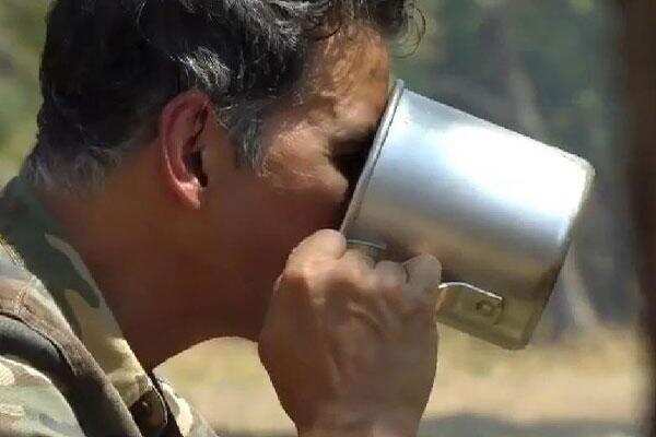 Akshay Kumar Bear Grylls show: अक्षय कुमार ने खोला अपनी सेहत का राज, रह रोज करते हैं गोमूत्र का सेवन