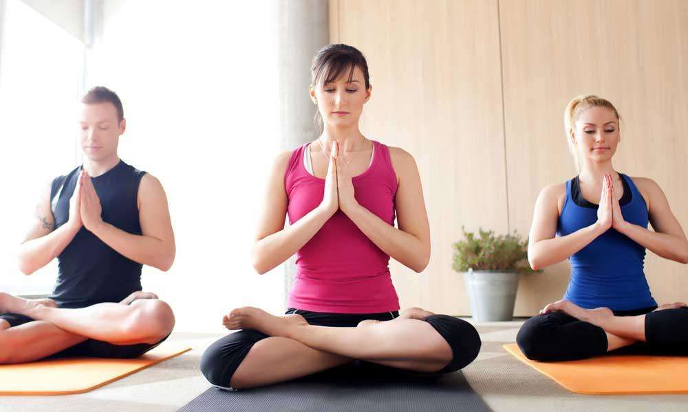 Yoga Tips: योग की गतिविधियाँ जो हम बैठकर भी कर सकते हैं,देखें