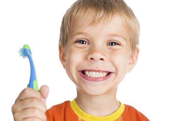 दांतों की नियमित सफाई भी है आवश्यक, ब्रश करते समय इन बातों का रखें ख्याल