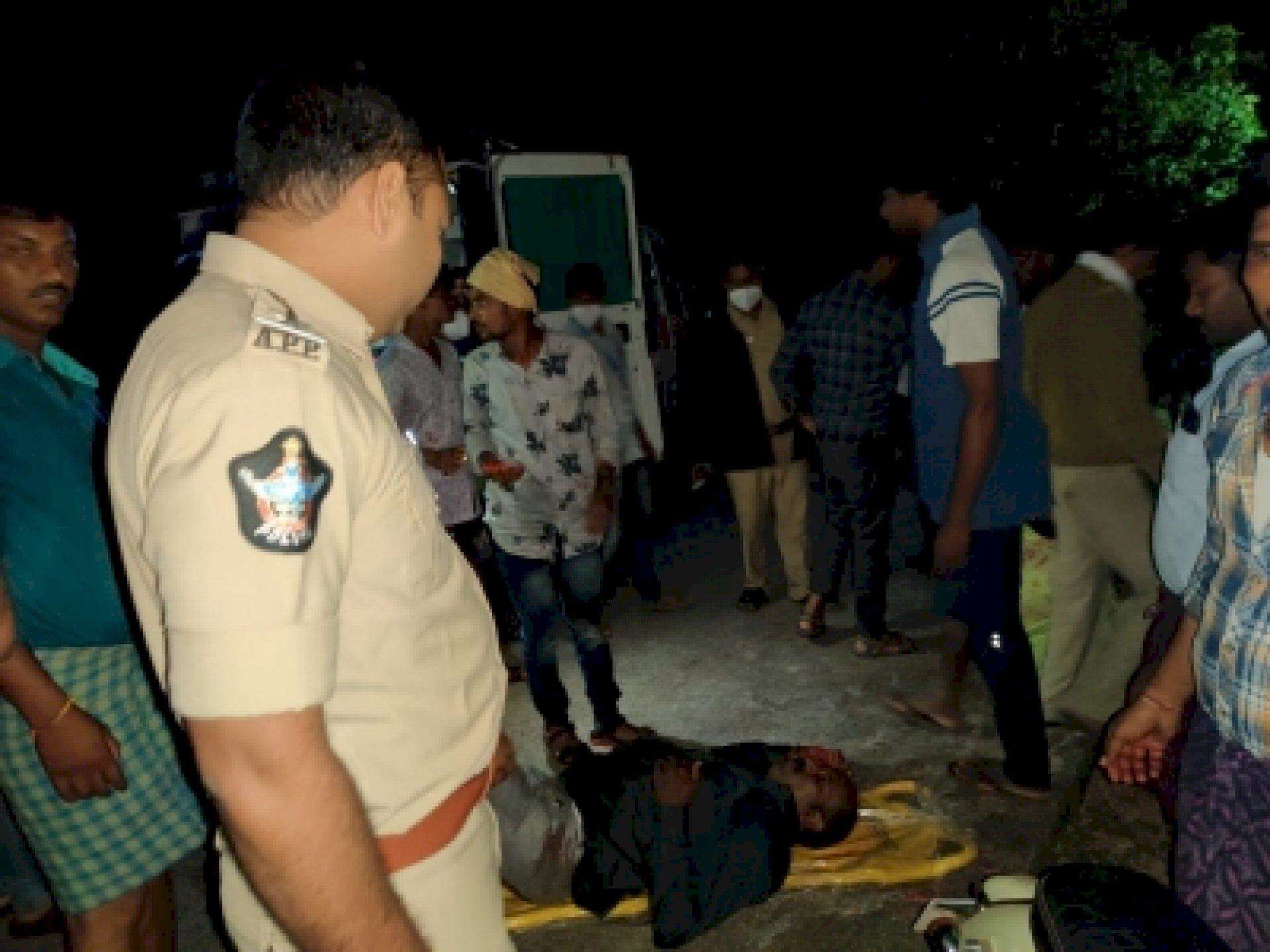 Andra Pradesh में पहाड़ी से गिरा वाहन, 7 मरे