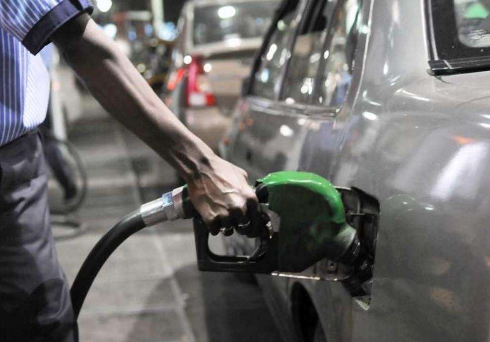 मुंबई: मास्क नहीं –  ईंधन नहीं, पेट्रोल पंप डीलरों को चेतावनी