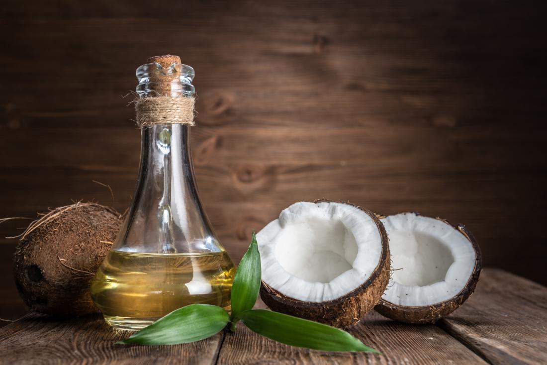 Coconut Oil Benefits: नारियल का तेल बालों से लेकर त्वचा तक के लिए फायदेमंद होगा