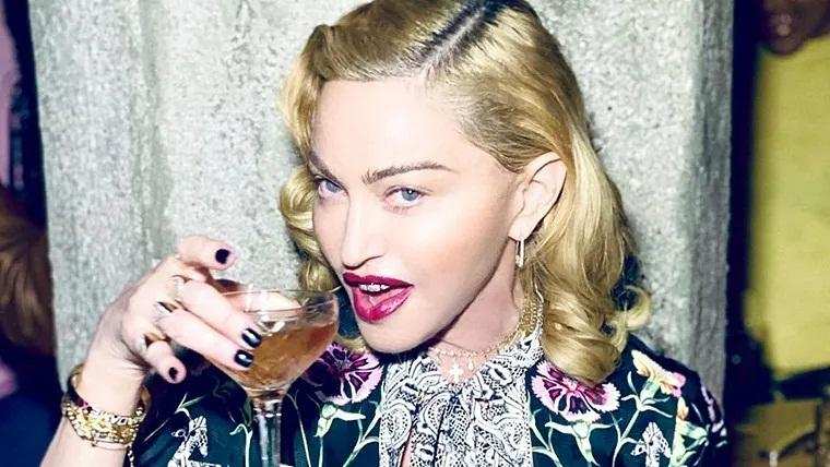 Madonna: सोशल मीडिया पर छाया मडोना का बोल्ड अंदाज