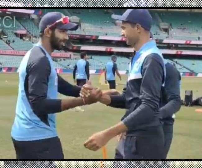 AUS vs IND:जसप्रीत बुमराह ने  नवदीप सैनी को टेस्ट कैप थमाते हुए कही बड़ी बात, देखें Video