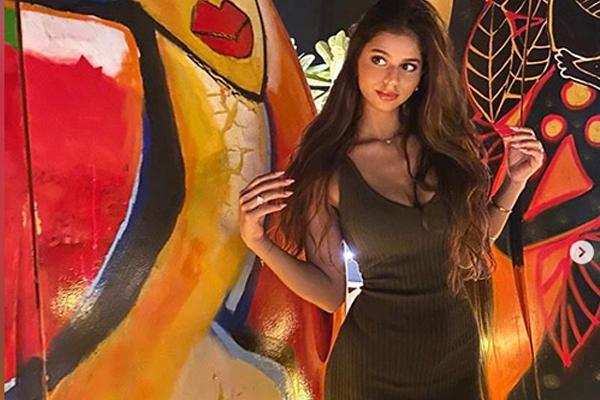 बॉडीकॉन ड्रेस में Suhana Khan का दिखा अलग अंदाज