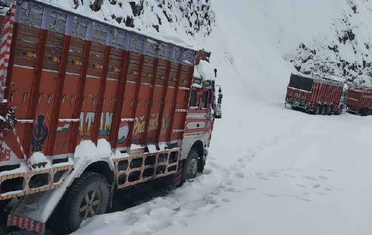 Jammu-Srinagar highway पर यातायात बहाल होने में लग सकते हैं 10 दिन