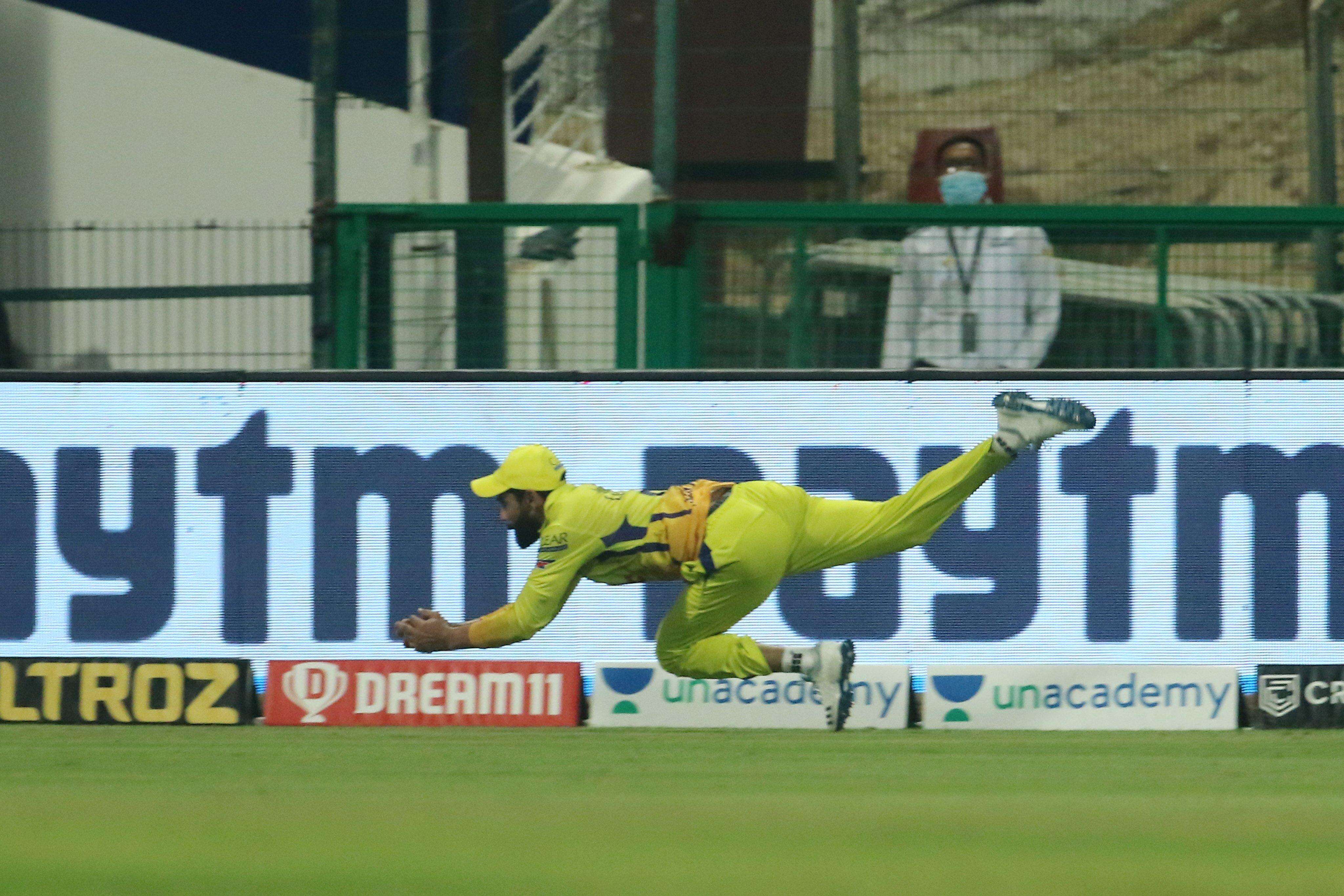 IPL 2020  KKR vs CSK : रविंद्र जडेजा ने हवा में उड़कर लपका शानदार कैच, देखें VIDEO