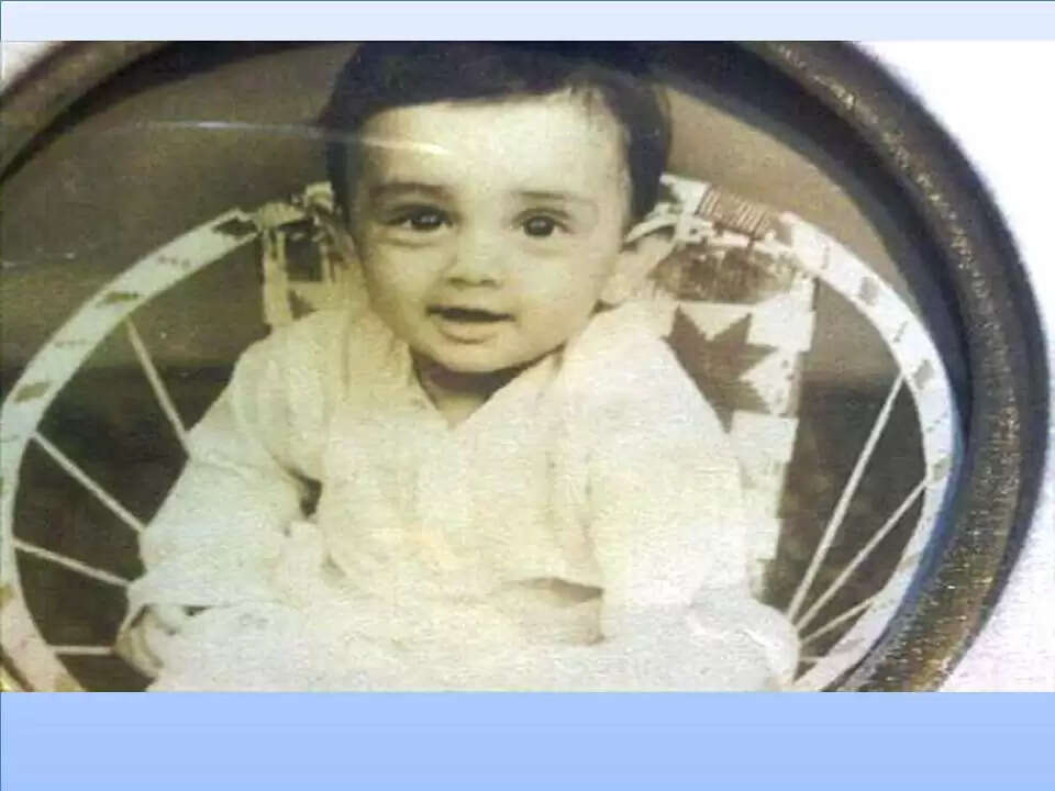 यहाँ पर देख लीजिए सिद्धार्थ मल्होत्रा की बचपन की ये तस्वीरें जिनको देखकर आप भी विश्वास नहीं कर पाएंगे