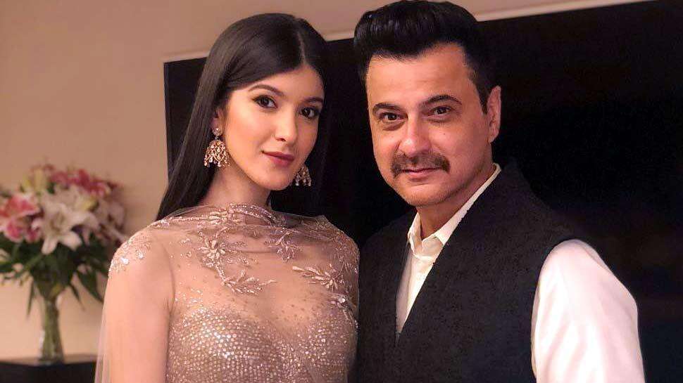 Shanaya Kapoor: संजय कपूर की बेटी शनाया कपूर को लॉन्च कर रहे करण जौहर, लोग बोले नेपोटिज्म का देवता