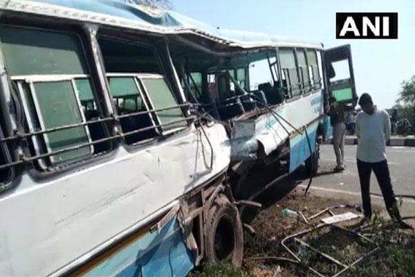 UP के अलीगढ़ में दो बसों की भिड़ंत में चार की मौत, दर्जनों घायल
