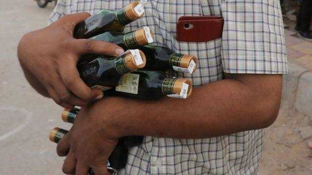 कोविद -19 टीकाकरण के दौरान शराब से बचें, विशेषज्ञ द्वारा समझे क्यों