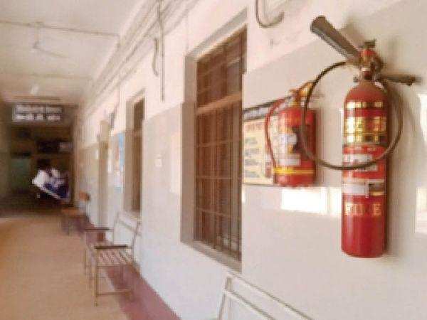दुर्ग:अनदेखी:चिंता, आग लग जाए तो कोविड हॉस्पिटल में सुरक्षा के इंतजाम नहीं