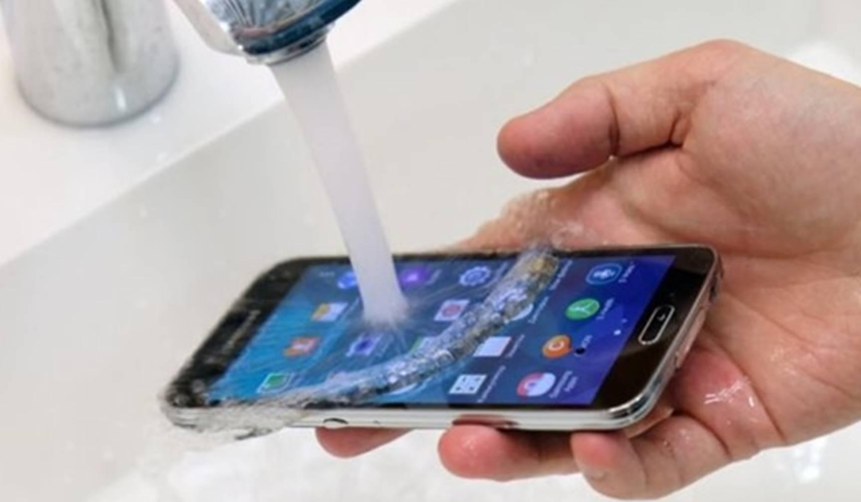 अब पता लग जाएगा कि आपका फोन पानी में सुरक्षित रह पाएगा या नहीं, जानिए कैसे