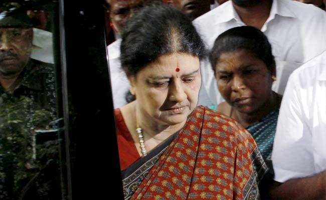 Sasikala के राजनीति छोड़ने के फैसले पर अन्नाद्रमुक को संशय