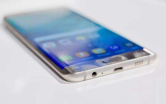 Samsung Galaxy J6 स्मार्टफोन को अपडेट मिलने की बात सामने आयी