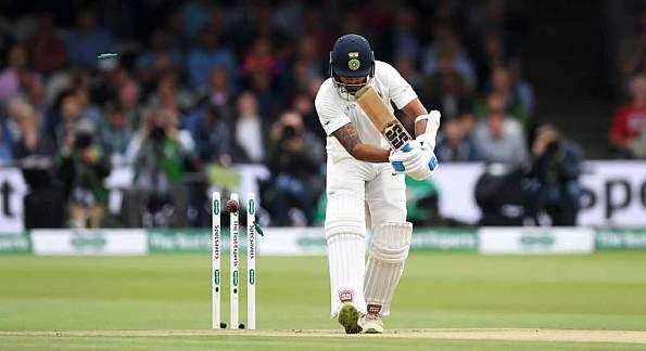 INDvsENG:मैच के दौरान 11वें ओवर में पकड़ी गई इंग्लैंड के खिलाड़ियो की हरकत,अंपायर ने किया नजरअंदाज