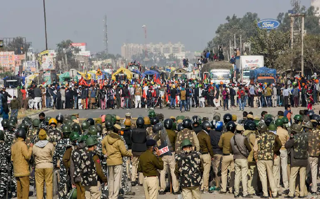 Farmers Protest: दिल्ली में किसानों का हल्लाबोल जारी, टिकरी-सिंधु बॉर्डर पूरी तरह से बंद….