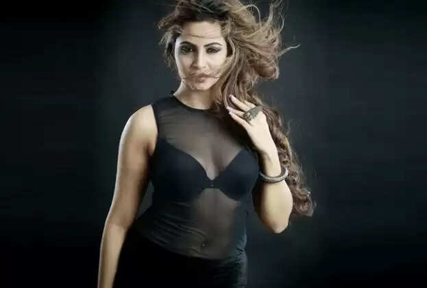 Arshi Khan ने मायानगरी में घर खरीदा