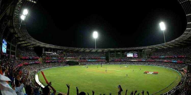 IPL 2021 पर कोरोना का खतरा , वानखेड़े स्टेडियम में तीन सदस्य और निकले कोविड-19 पॉजिटिव