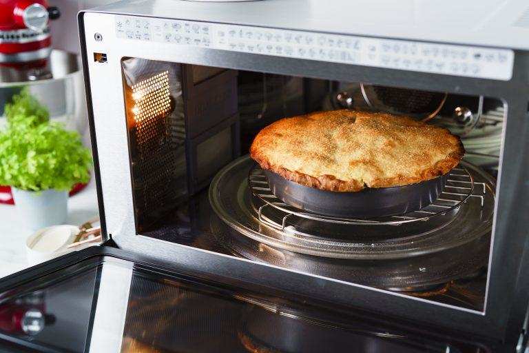 माइक्रोवेव से जुड़े ये आसान किचन हैक्स आपको भी देंगे किचन में राहत 