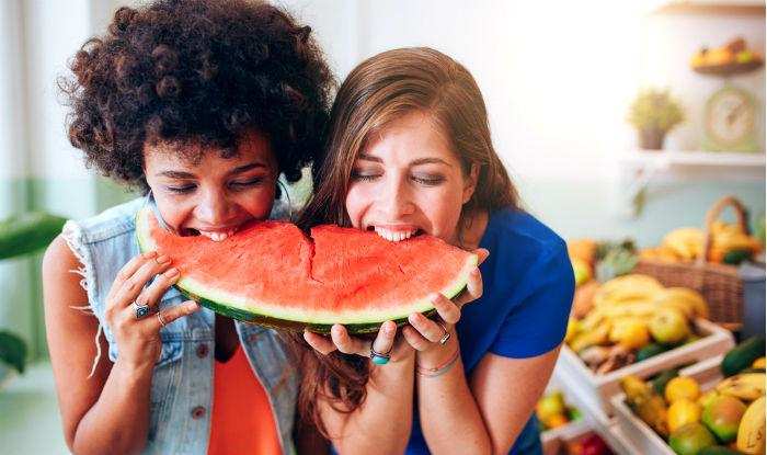 Watermelon: तरबूज खाते समय ये गलतियां न करें, अन्यथा हो सकता है नुकसान