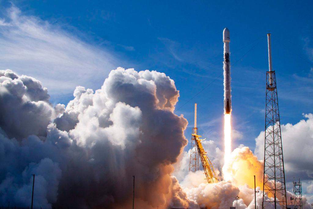 एलोन मस्क का स्पेसएक्स मंगलवार को 2021 का पहला स्टारलिंक उपग्रह लॉन्च,जानें पूरी रिपोर्ट