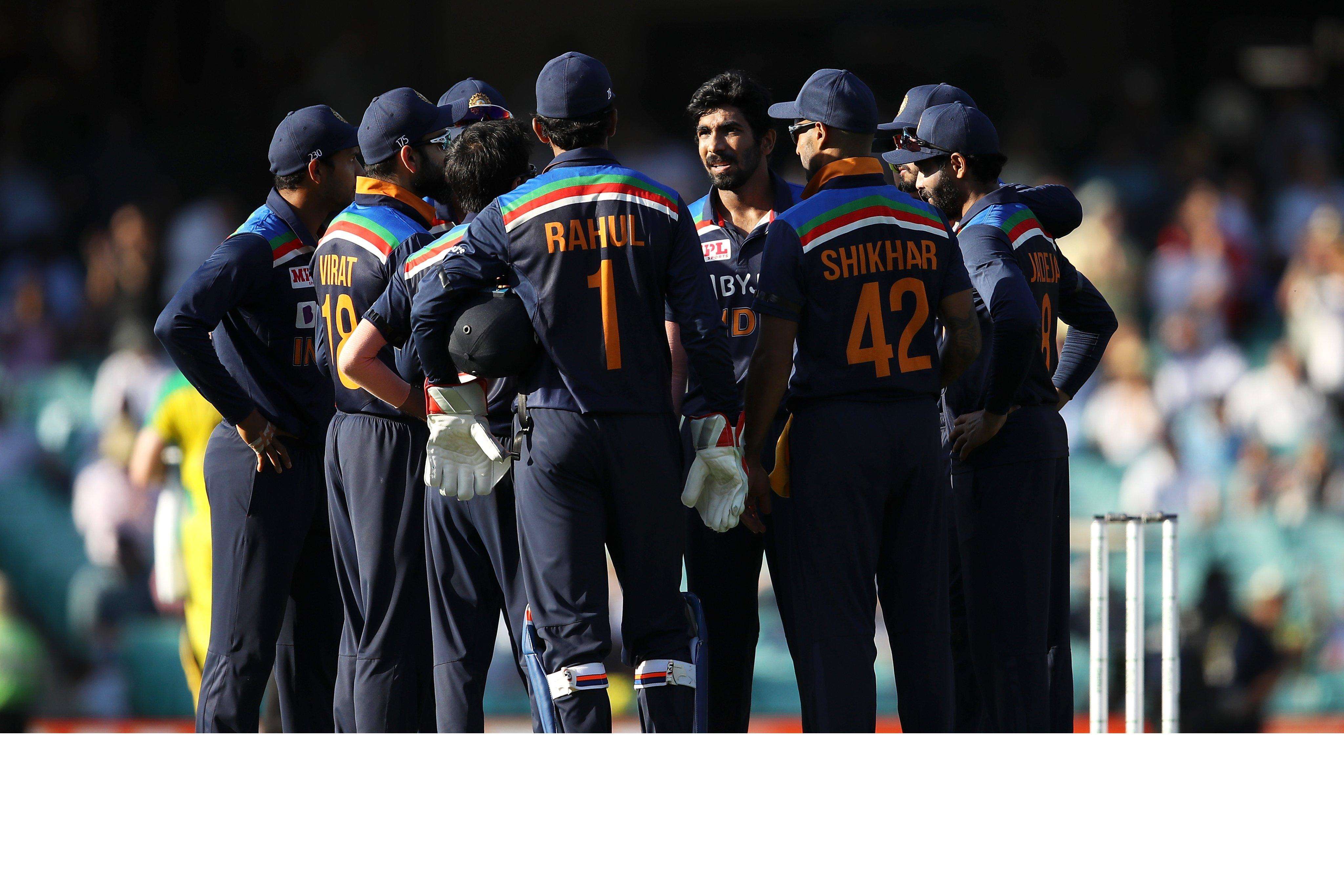 AUS vs IND : पहले वनडे मैच में टीम  इंडिया को मिली शर्मनाक हार, ऑस्ट्रेलिया ने 66 रनों से जीता मैच