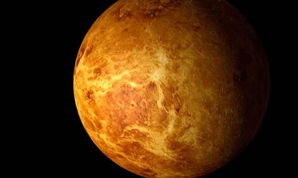 शुक्र की दशा है कमजोर तो करें ये उपाय