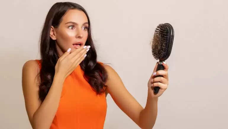 Hair Tips: कम उम्र में बाल झड़ते हैं? इससे छुटकारा पाने के लिए यहां कुछ उपाय दिए गए हैं