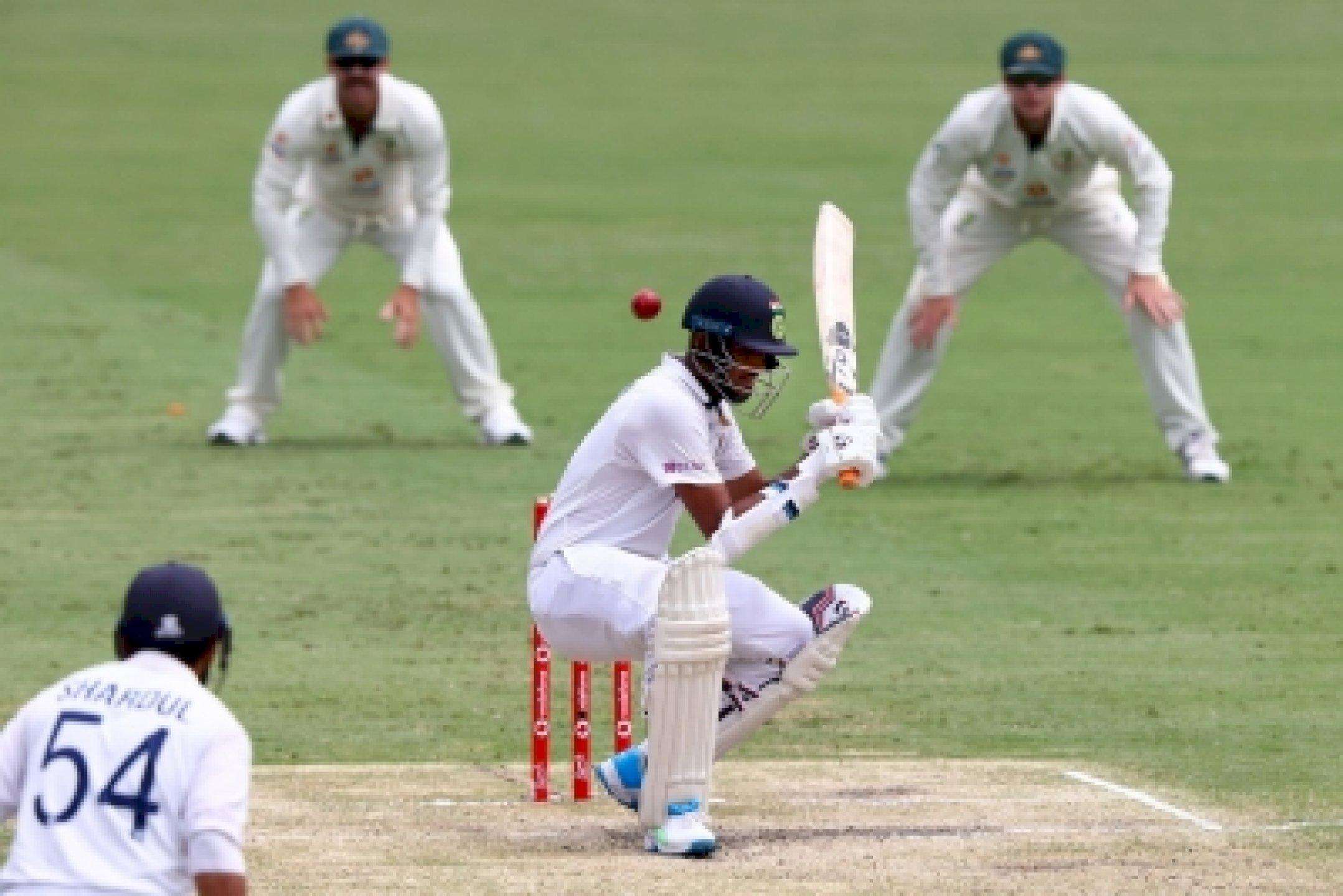 Shardul Thakur ने बल्ले और गेंद से भारत की वापसी की अगुवाई की