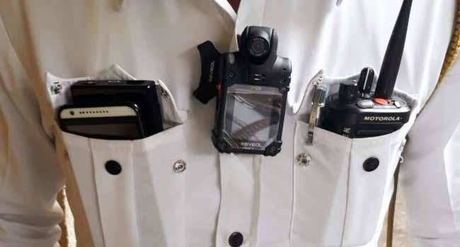 uttar pradesh : जेलकर्मी बॉडी वार्न कैमरे पहन कर करेंगे सुरक्षा