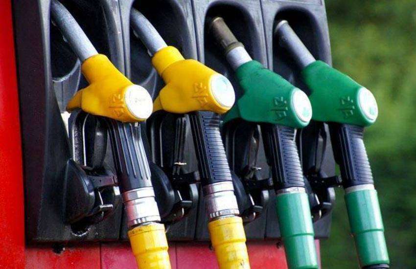 Diesel price में लगातार 5वें दिन कटौती, पेट्रोल स्थिर