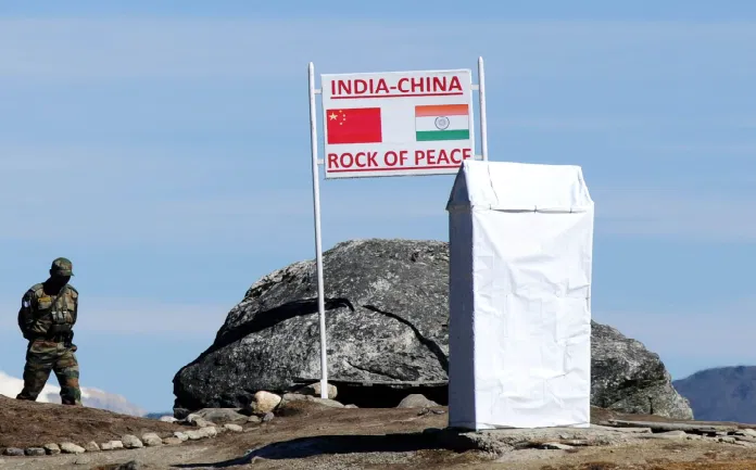 India China border dispute: अरुणाचल के पांचो नागरिकों की वतन वापसी, चीनी सेना ने भारत को सौंपा…
