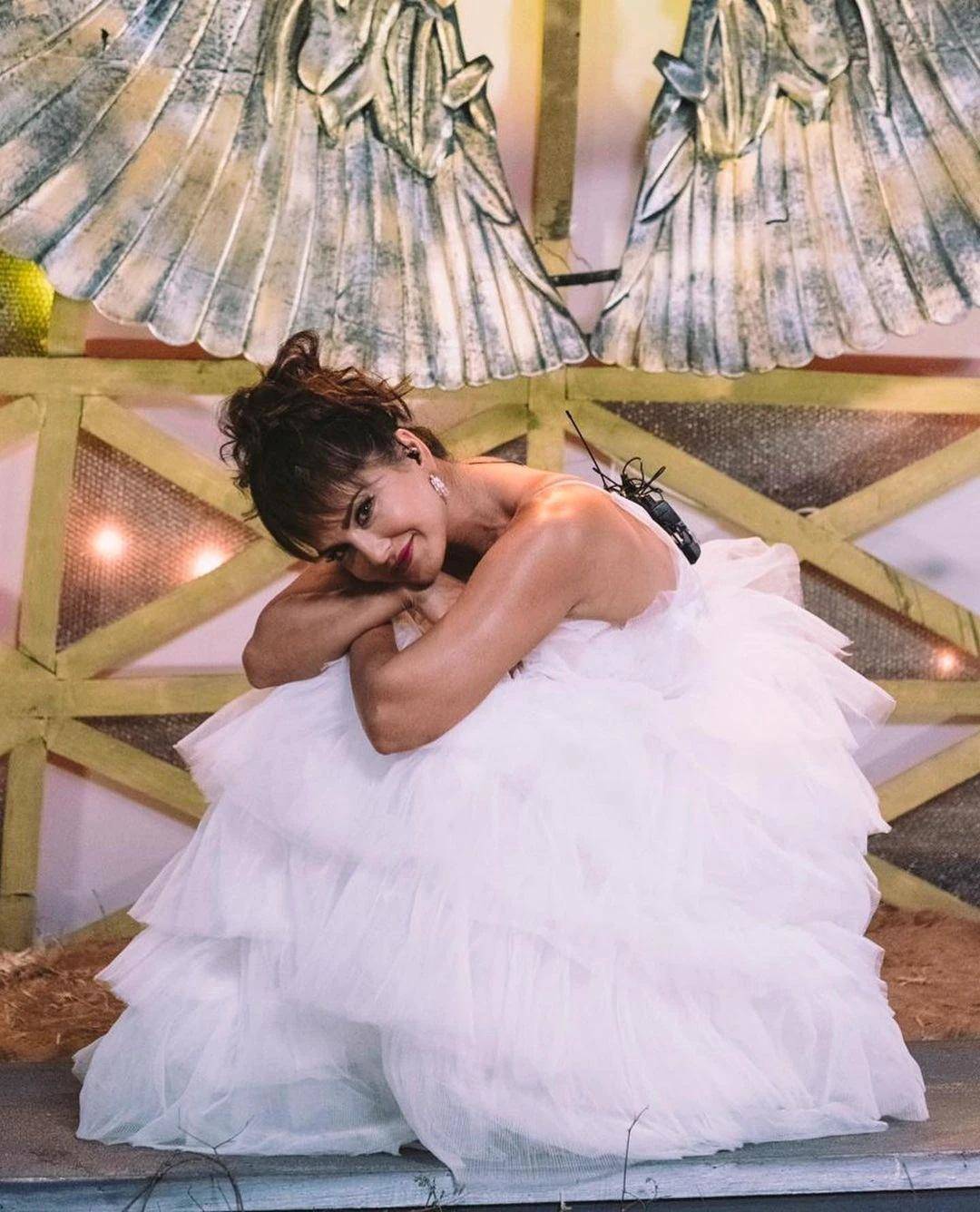 Sunny Leone ने ब्राइडल लुक में तस्वीर शेयर कर फैंस से कहा मुझसे शादी कर लीजिए