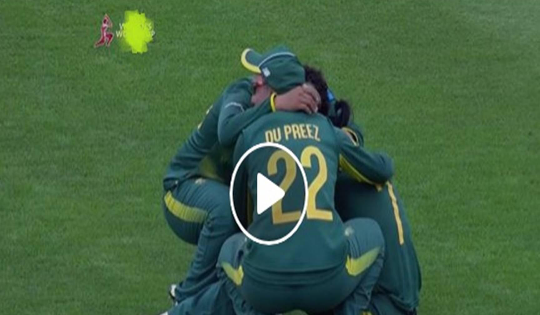 Video:  क्रिकेट का भावुक कर देने पल, जब मैच हारी ये टीम तो सारे खिलाड़ी फूट फूट कर रोने लगे