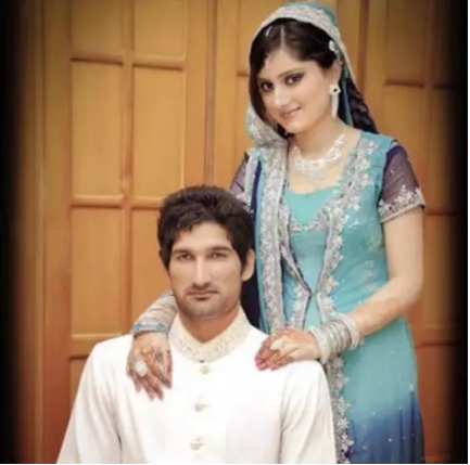 देखें PAK क्रिकेटरों की अपनी पत्नियों के साथ ये तस्वीरें, किसकी जोड़ी लगी आपको सबसे बेस्ट