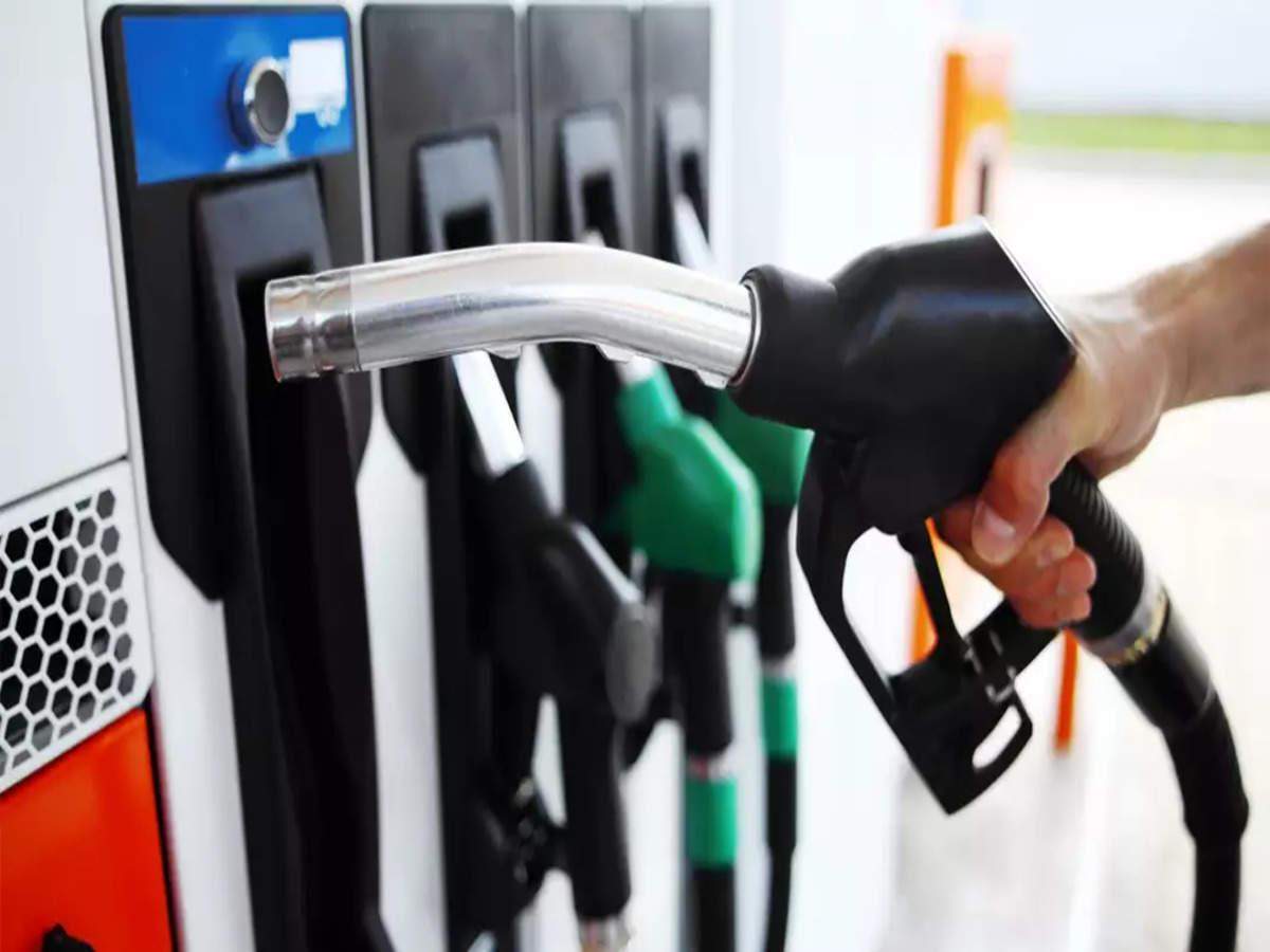 Petrol, diesel के दाम में तीसरे दिन वृद्धि जारी, दिल्ली में 82 रुपये के पार पेट्रोल का भाव