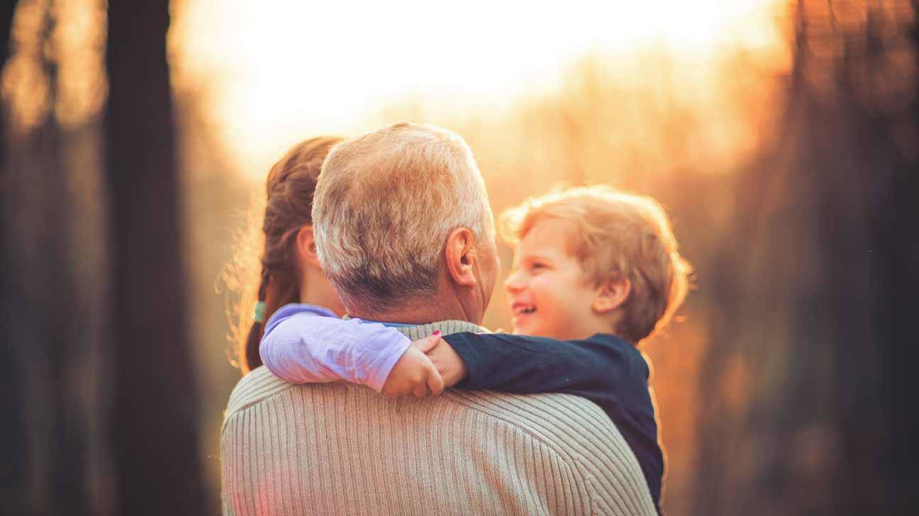 Relationship:बच्चों के विकास में मदद करता है दादा—दादी का रिश्ता, जानिए इस रिश्ते की खास बातें